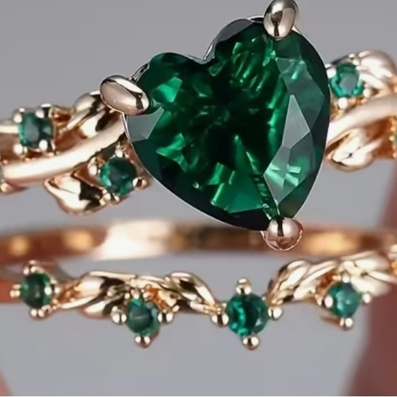 Irsh engagement wedding band set Emerald Green Heart Ring absolutely stunning - Picture 1 of 7